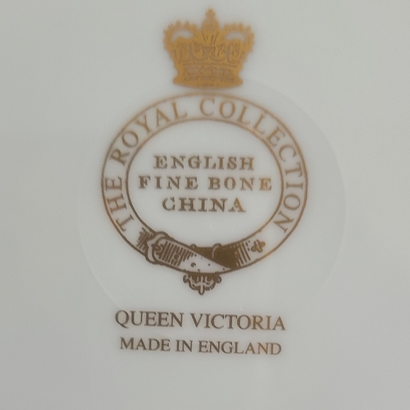 The Royal Collection QueenVictoria 6.5" Plate Fine BoneChina ENGLAND - Picture 2 of 3